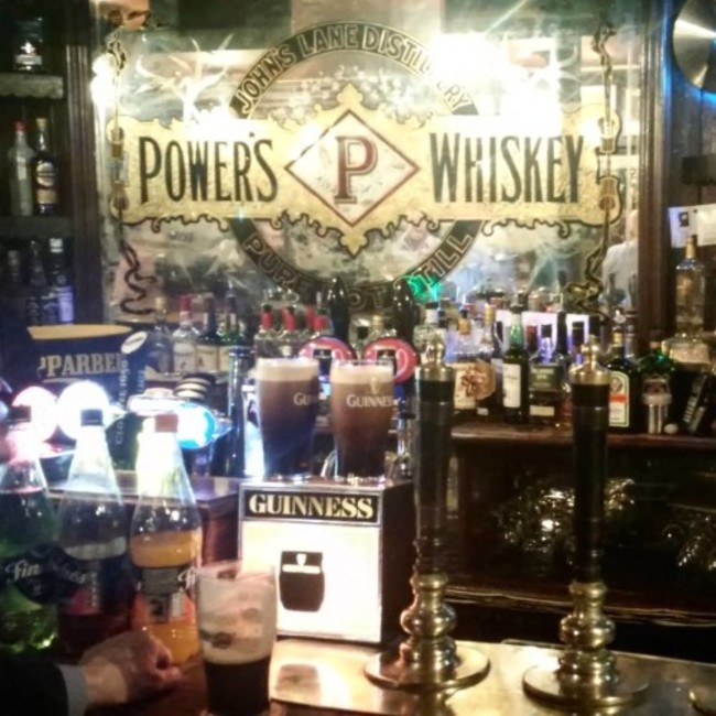 Cheers! #Dublin #pub #whiskey #guinnes #leuk met @e_2xm_a
