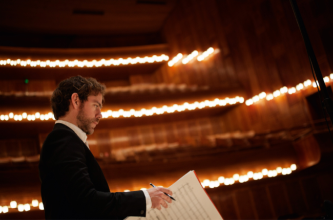 Bryce-Dessner-Press-Photo-by-Annie-Mie-Dreves-and-Deustche-Grammaphon