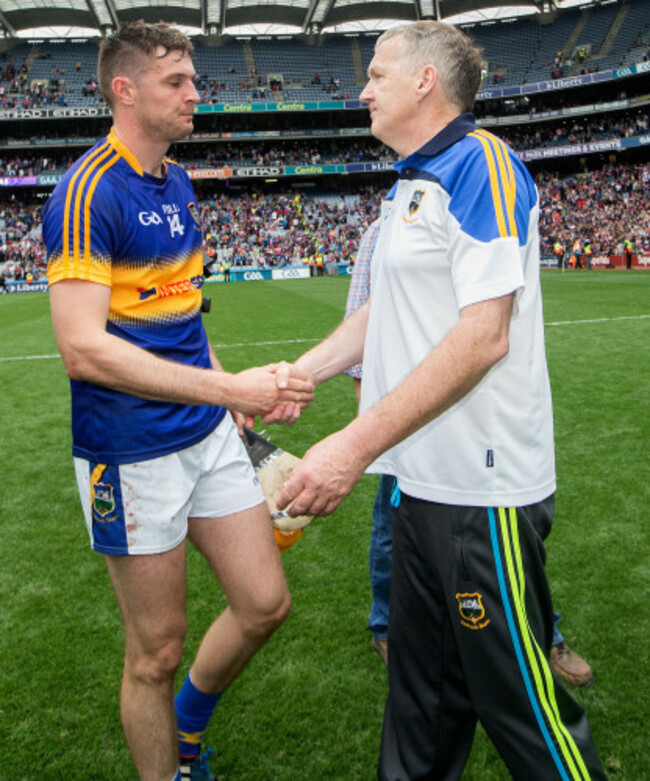 Eamon O&Otilde;Shea consoles Seamus Callanan after the game