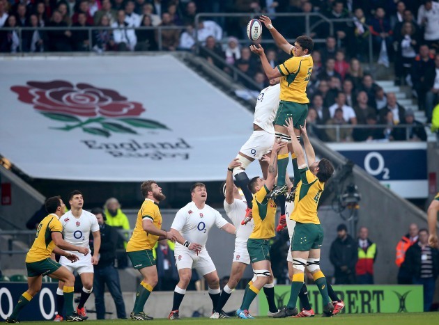 Rob Simmons wins a line-out