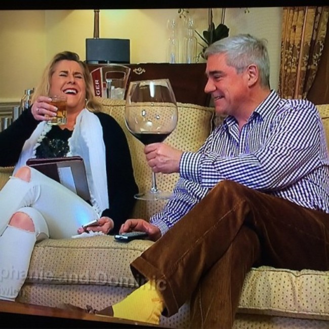 @donmarie90 @hayleeeylouisee look at the size of that!! #wine#glass#gogglebox#poshcouple#domandsteph