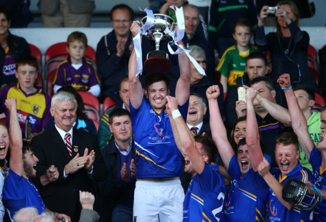 Gavin Weir lifts the cup