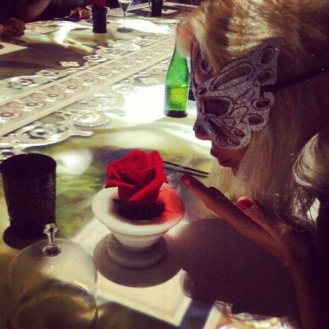 I'd rather have roses on my table than ...#masquarade #mask #sublimotion #restaurant #ibiza #chef #topchef #secret #private