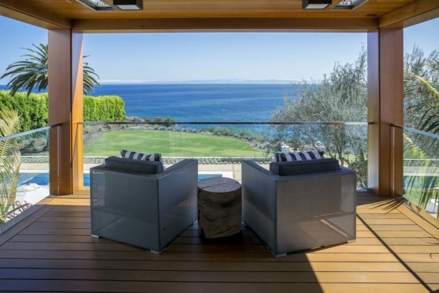 the-masters-glass-enclosed-sitting-area-makes-the-most-of-the-propertys-picturesque-views