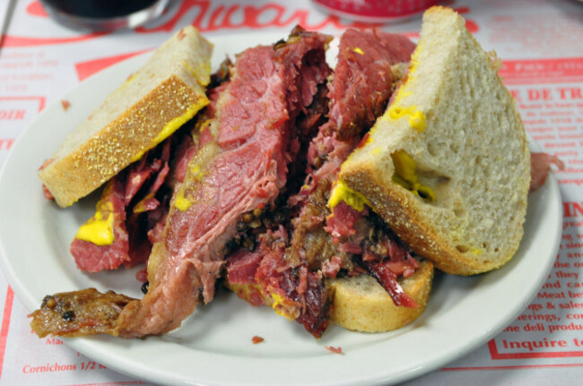 Schwartz_smoked_meat_montreal