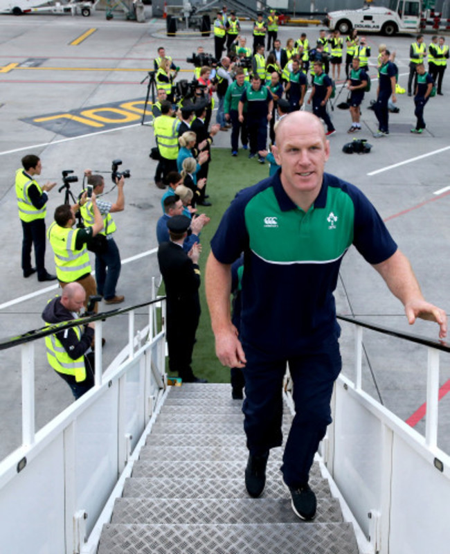 Irish rugby players boarding the Aer Lingus Green Spirit aircraft with Aer Lingus staff forming a guard of honour