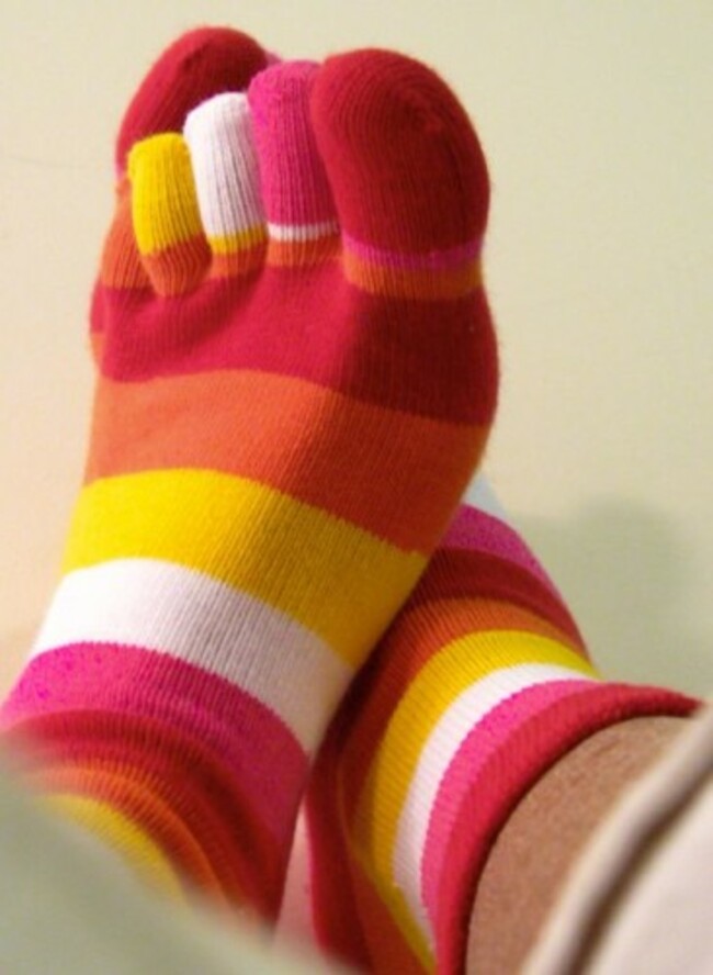 Red_Pink_Orange_rainbow_toesocks