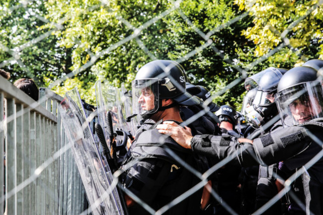 Clashes between refugees and the hungarian police - Serbia Hunga