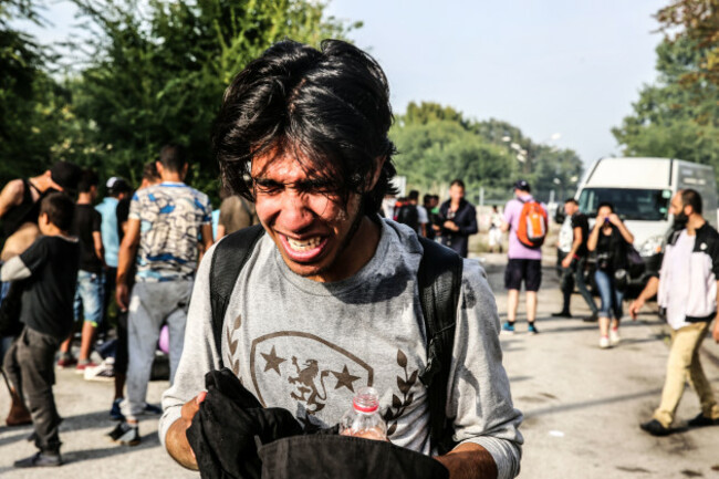 Clashes between refugees and the hungarian police - Serbia Hunga