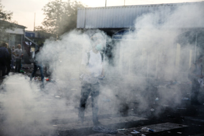 Clashes between refugees and the hungarian police - Serbia Hunga