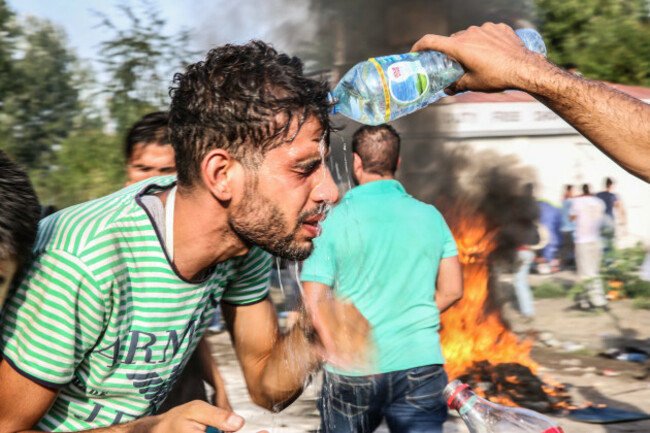 Clashes between refugees and the hungarian police - Serbia Hunga