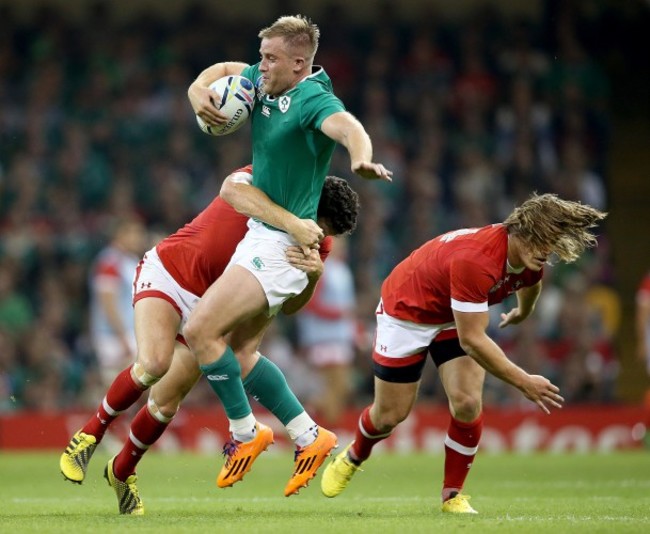 Luke Fitzgerald tackled by Ciaran Hearn