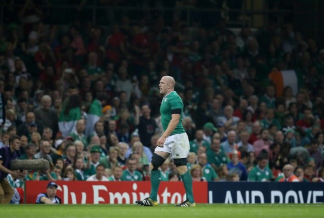 Paul O'Connell gets a yellow card