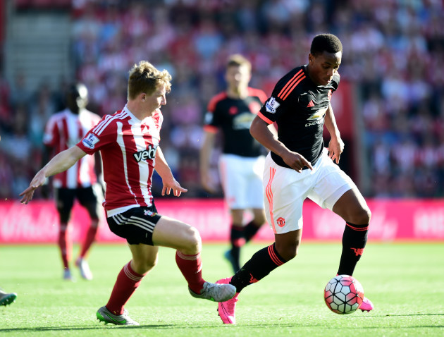 Soccer - Barclays Premier League - Southampton v Manchester United - St Mary's