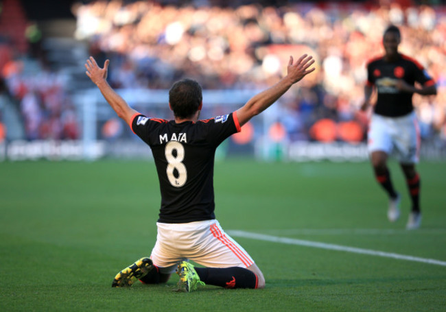 Soccer - Barclays Premier League - Southampton v Manchester United - St Mary's