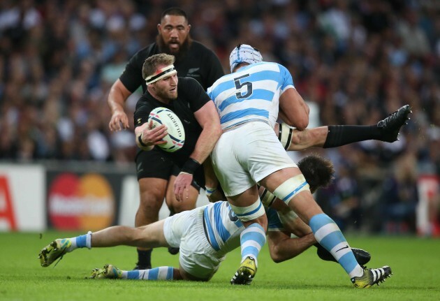 Kieran Read passes the ball