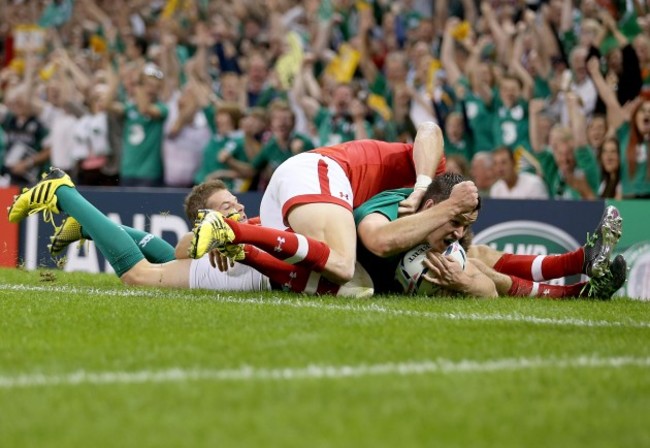 Jonathan Sexton celebrates scoring their third try