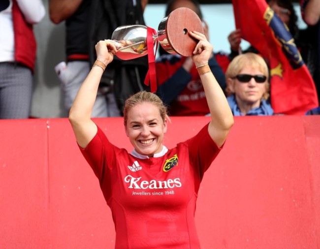 Niamh Briggs lifts the trophy