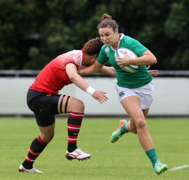 Louise Galvin evades a tackle