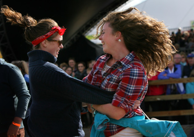 24/9/2015 Pictured are sisters Aoibhin, right, and