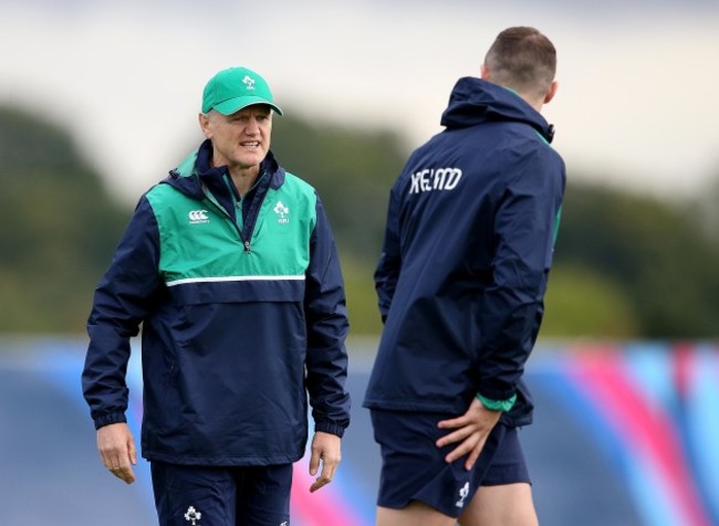 Joe Schmidt talks to Robbie Henshaw