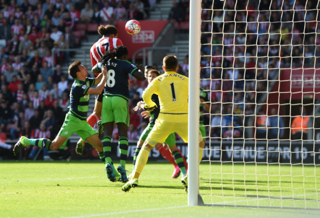 Soccer - Barclays Premier League - Southampton v Swansea City - St Mary&Otilde;s