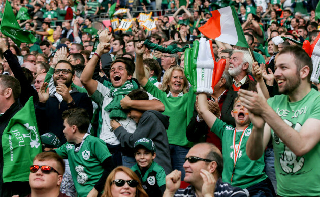 ireland-fans-turn-wembley-green-to-break-world-cup-attendance-record