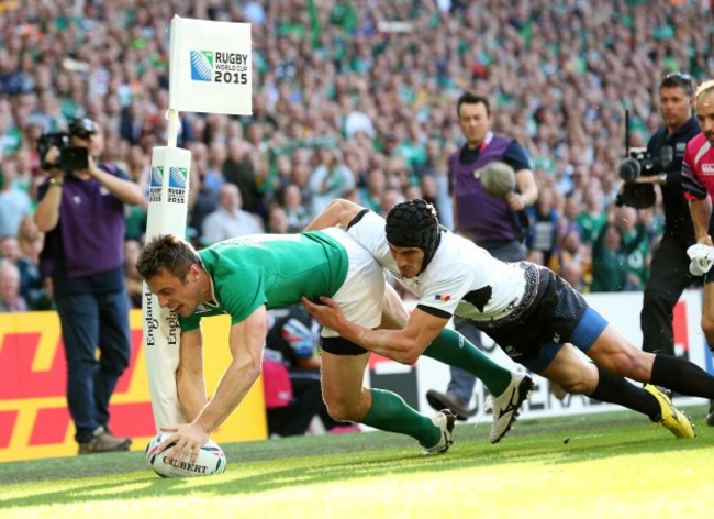 Tommy Bowe scores a try