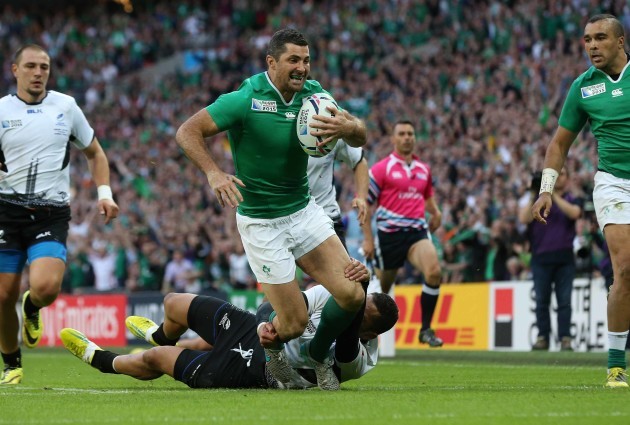 Rob Kearney scores their fifth try