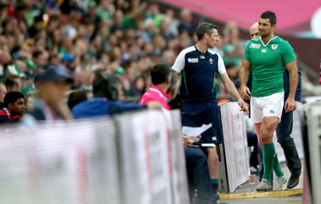 Rob Kearney leaves the field injured