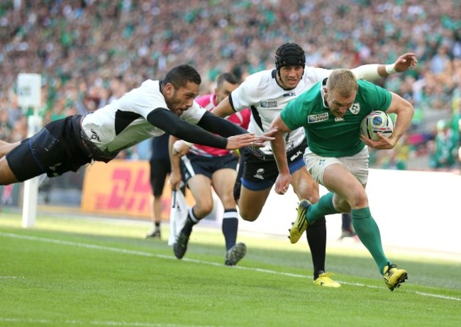 Keith Earls scores their second try