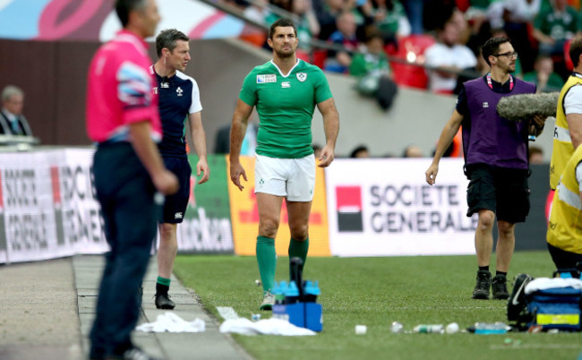 Rob Kearney leaves the field injured