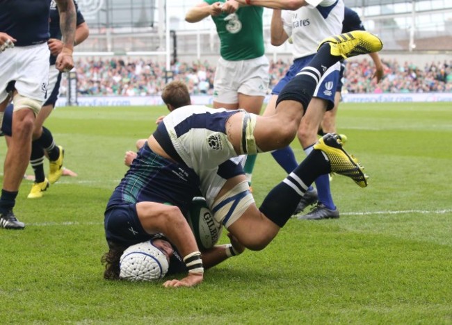 Blair Cowan scores a try