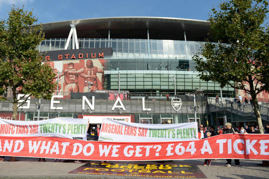 Soccer - Barclays Premier League - Arsenal v Manchester United - Emirates Stadium