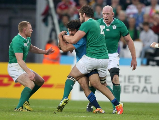 Iain Henderson tackles Luke McLean