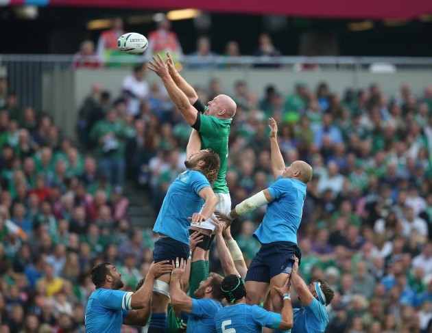 Paul O'Connell wins a line-out