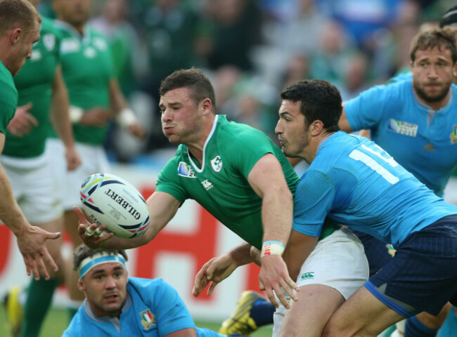 Robbie Henshaw offloads
