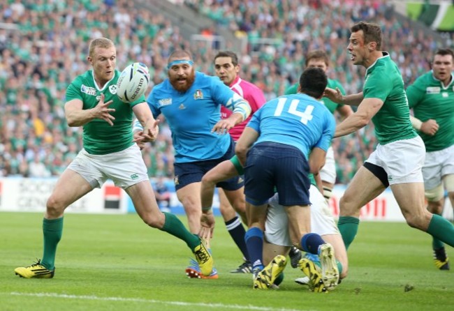 Robbie Henshaw offloads to Keith Earls