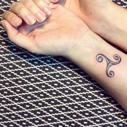 Tattoo para minha amiga Paula ♥️ Venha sempre! #tatuagem #celtictattoo #triskletattoo #triskle #celta #mlalim
