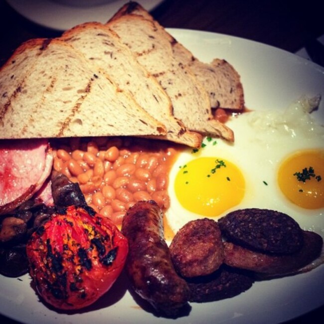 Brunch you say? How about you do the right thing and swing by The Dead Rabbit for our little taste of Ireland. Our All Day Irish Breakfast features #CumberlandSausages, #IrishBacon, Black & White Irish Pudding, Sautéed Mushrooms, Eggs, Roasted Tomato, Toasted Sourdough Bread and finished with #HeinzBakedBeans. Wash it all down with the best pint of Guinness in New York or our legendary Irish Coffee. Go on, do the right thing. #OnlyAtTheDeadRabbit