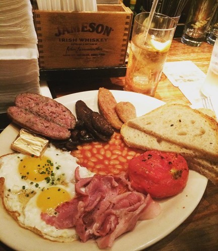 God bless the full Irish. And the Battle Annie (whiskey buck). This was legit and amazing and heavenly The Dead Rabbit is a killer establishment. 10/10 would charter a jet to go there again right now. #fullirishbreakfast #fullirish #thedeadrabbitnyc #pub #irishamerican #whiskey #redbreastwhiskey #battleannie #nyc #newyorkcity #lowermanhattan
