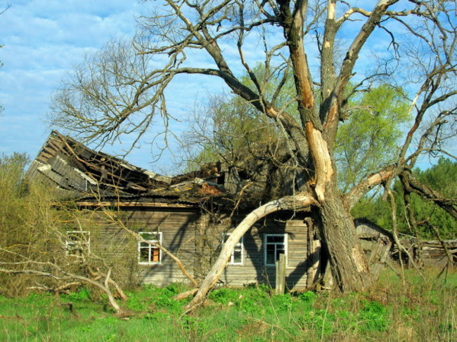 Abandoned house Valeriy Yurko (7)