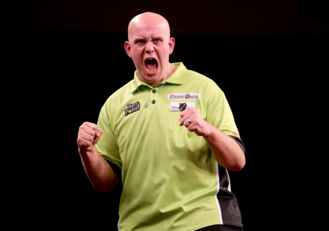 Michael Van Gerwen celebrates winning his first set &Ecirc;