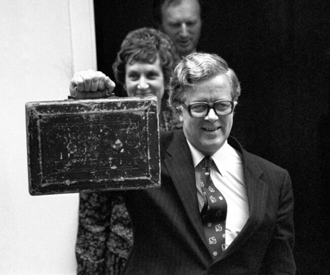 Britain Obit Howe _Acos (2)