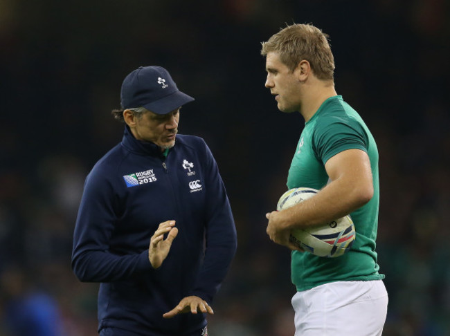 IrelandÕs assistant coach Les Kiss with Chris Henry