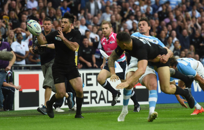 Sonny Bill Williams passes to Nehe Milner-Skudder