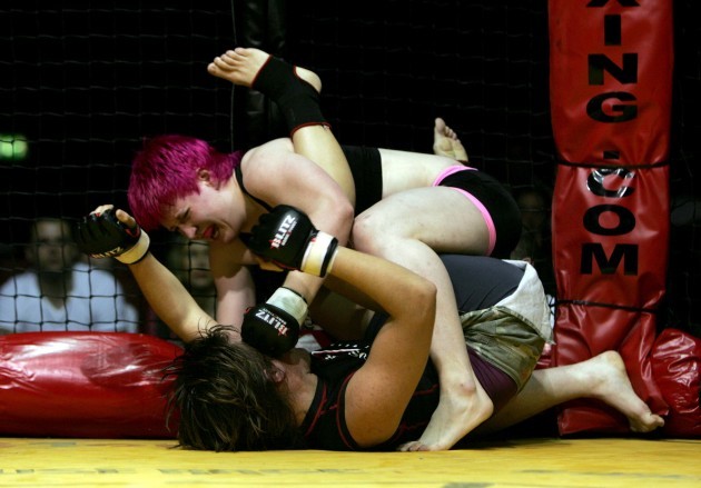 Aisling Daly (pink hair) fighting Majanka Lathouwers 29/9/2007