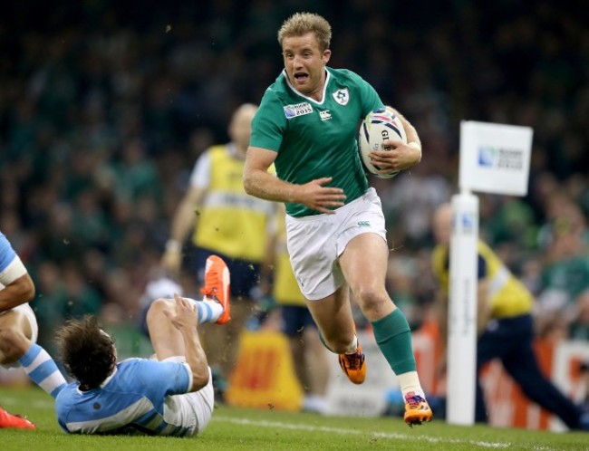 Luke Fitzgerald passes Nicolas Sanchez to scores their first try