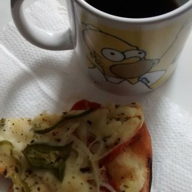 Apenas bom dia #coldpizza #cafe