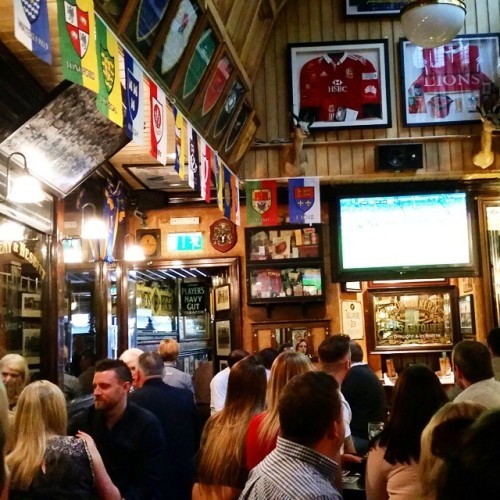 #Dublin pub scene, beer drinking and rugby watching. Feeling #Irish. :-)